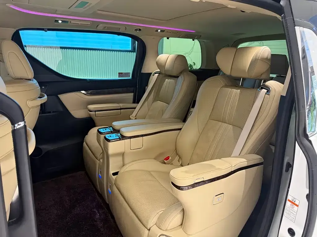 Toyota Alphard — фото 7
