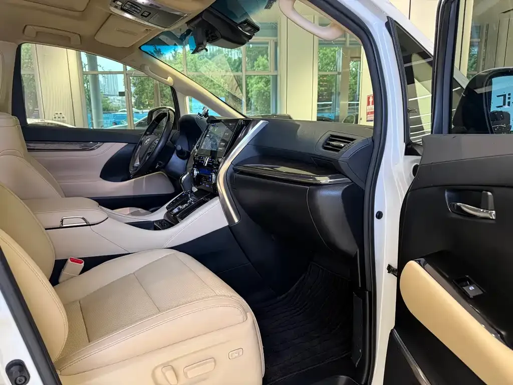 Toyota Alphard — фото 6