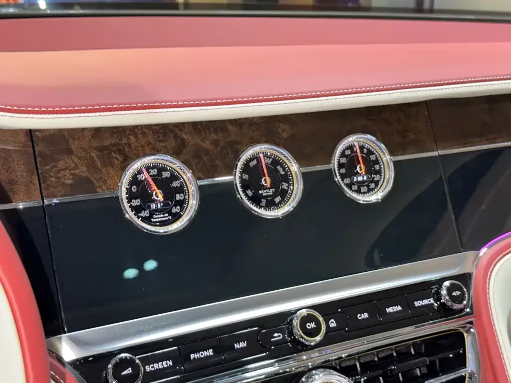 Bentley Flying Spur — фото 10