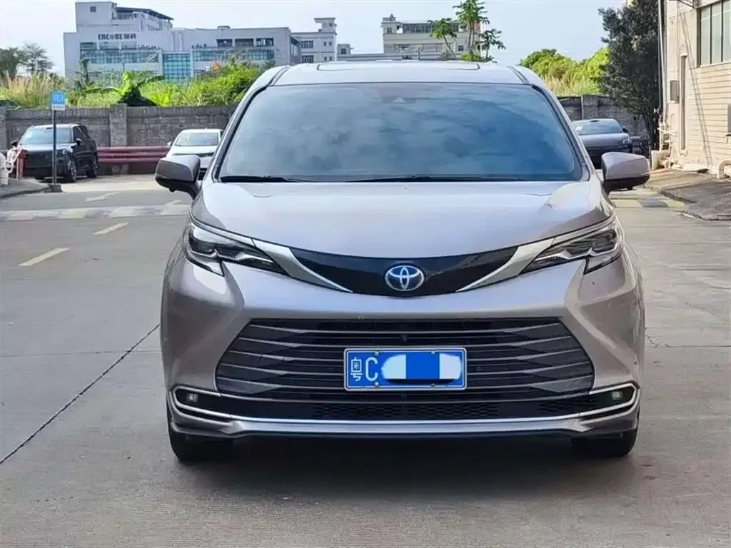 Toyota Sienna — фото 7