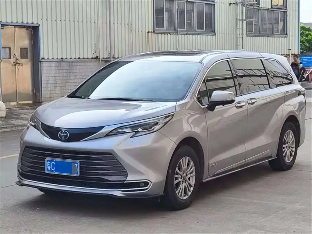 Toyota Sienna — фото 9