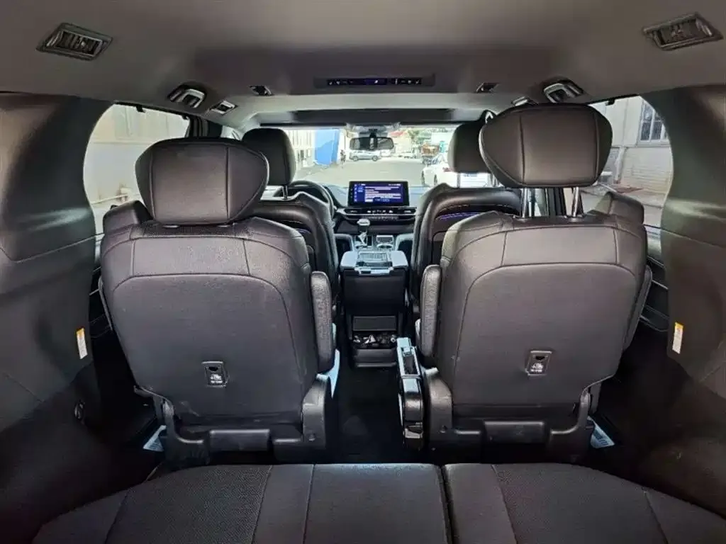 Toyota Sienna — фото 3