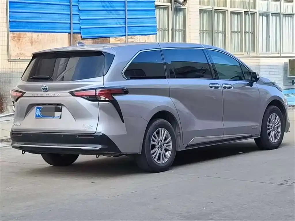 Toyota Sienna — фото 8