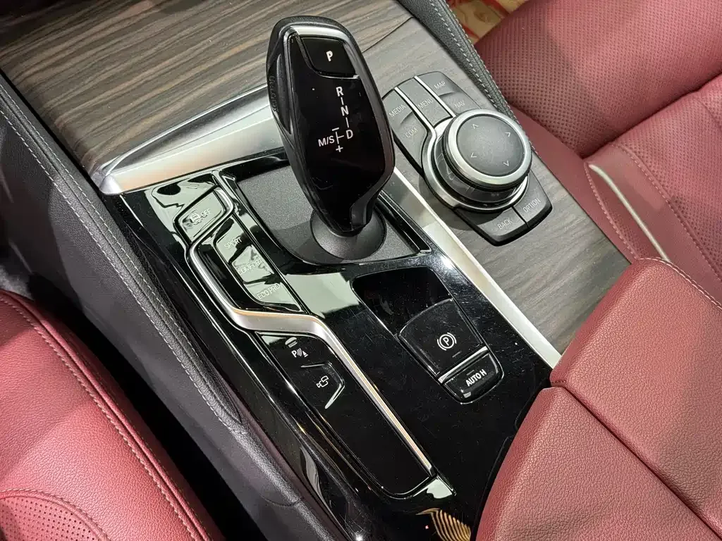 BMW 5 Series — фото 10