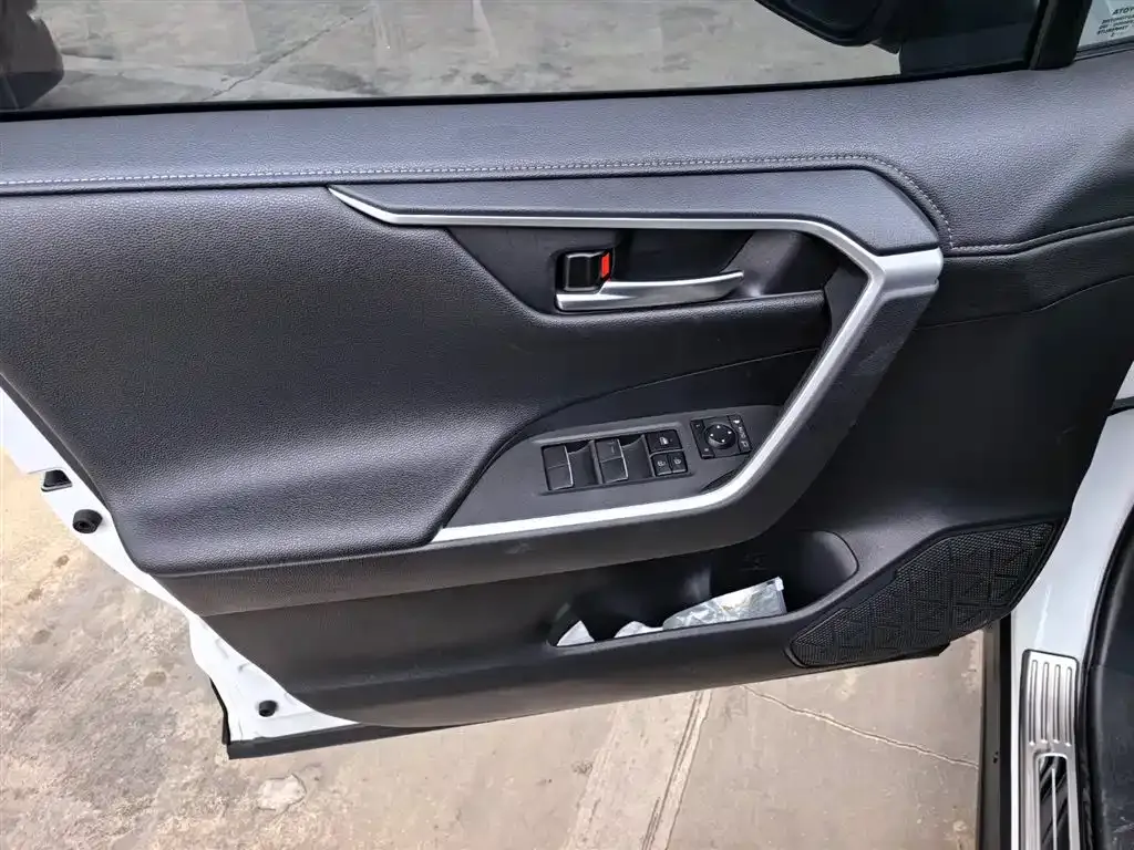 Toyota Wildlander 2022 из CN, фото 8