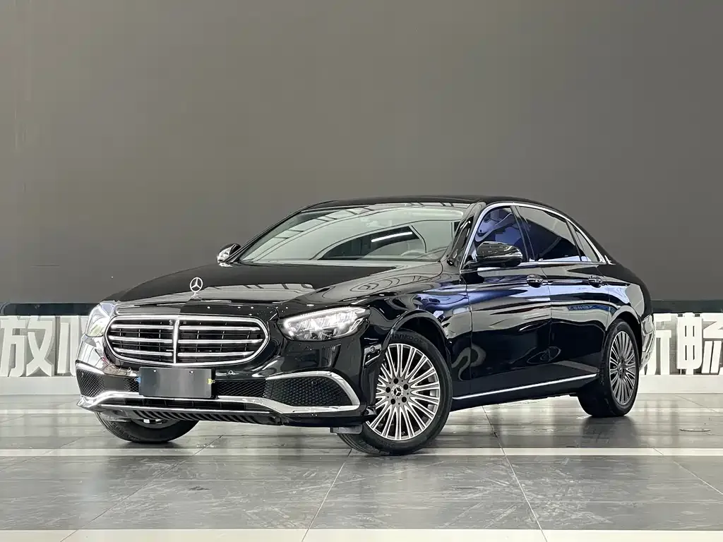 Mercedes-Benz E-Class — фото 1