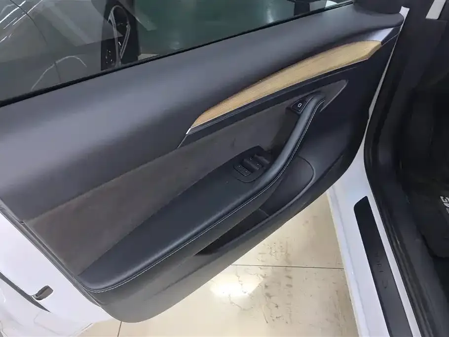 Tesla Model 3 — фото 10