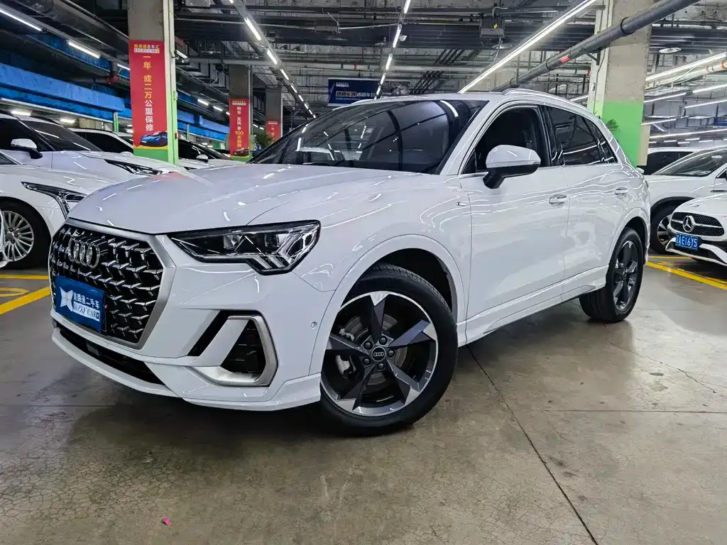 Audi Q3 — фото 1