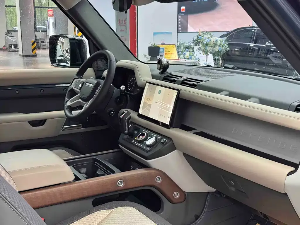 Land Rover Defender — фото 10