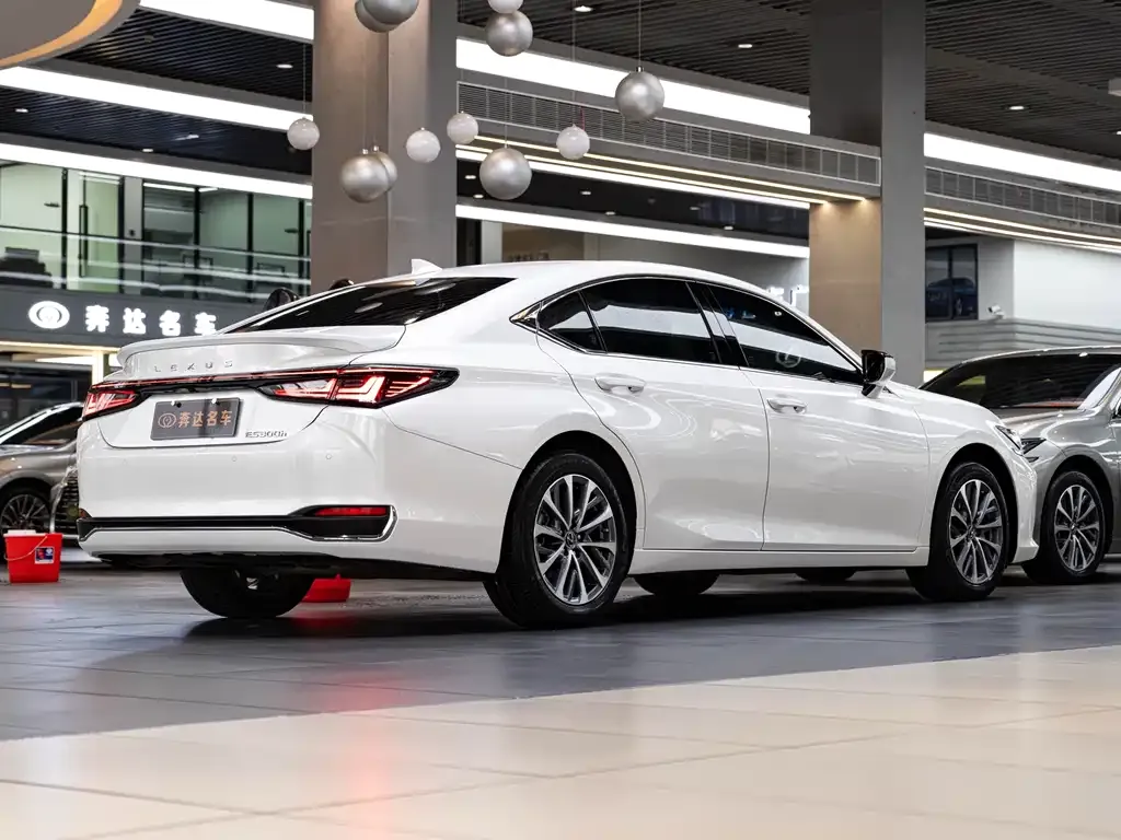 Lexus ES — фото 4