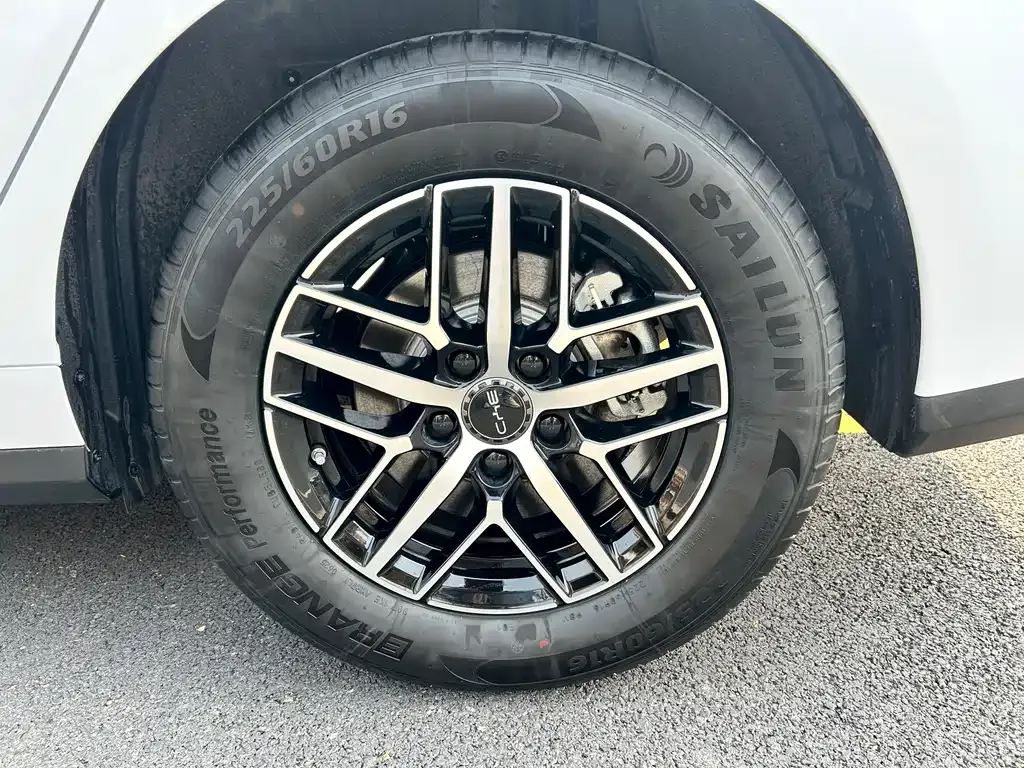 BYD Seal 05 DM-i — фото 10