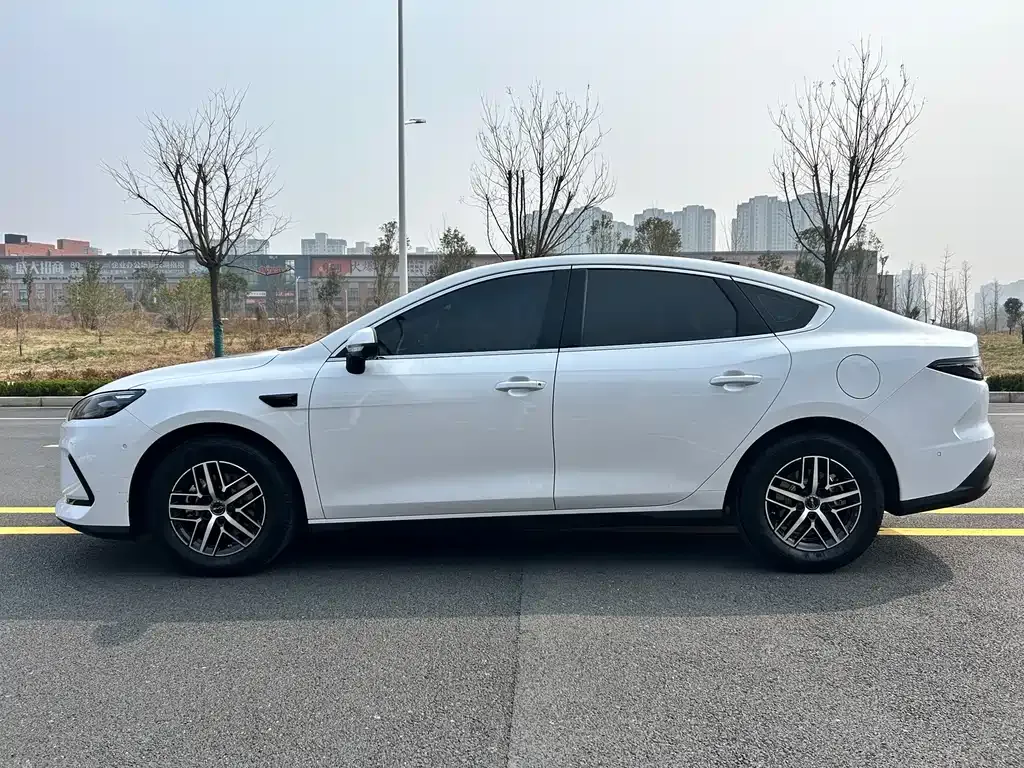 BYD Seal 05 DM-i — фото 6