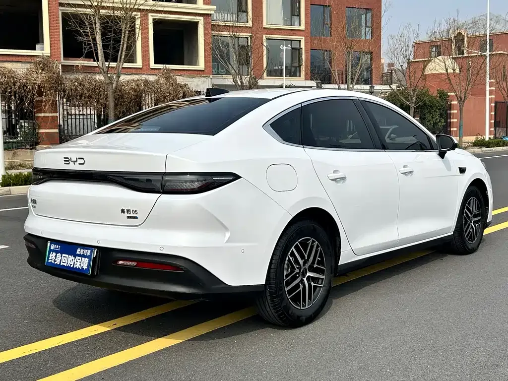 BYD Seal 05 DM-i — фото 9