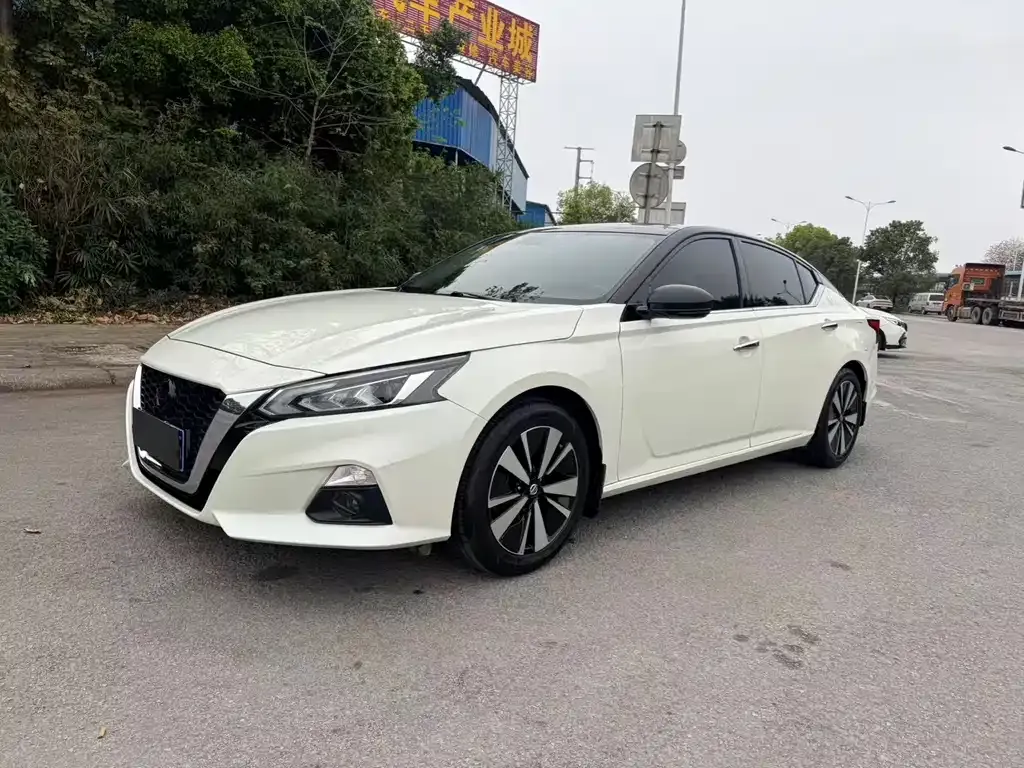 Nissan Teana — фото 1