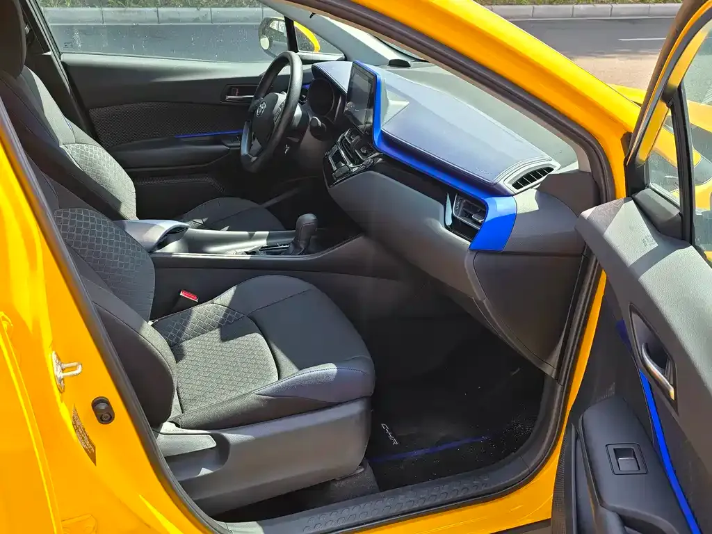 Toyota C-HR 2022 из CN, фото 2