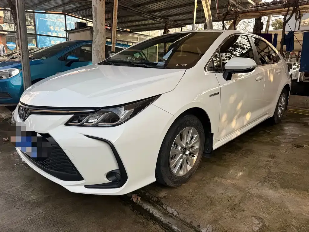 Toyota Corolla — фото 1