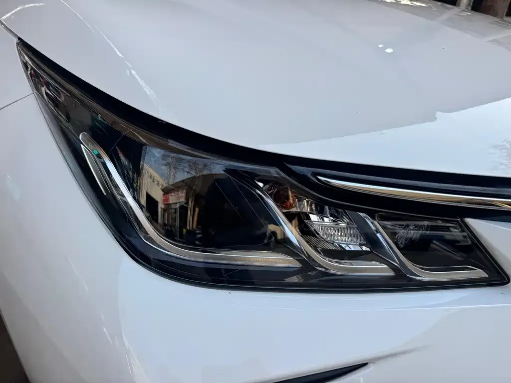 Toyota Corolla — фото 4