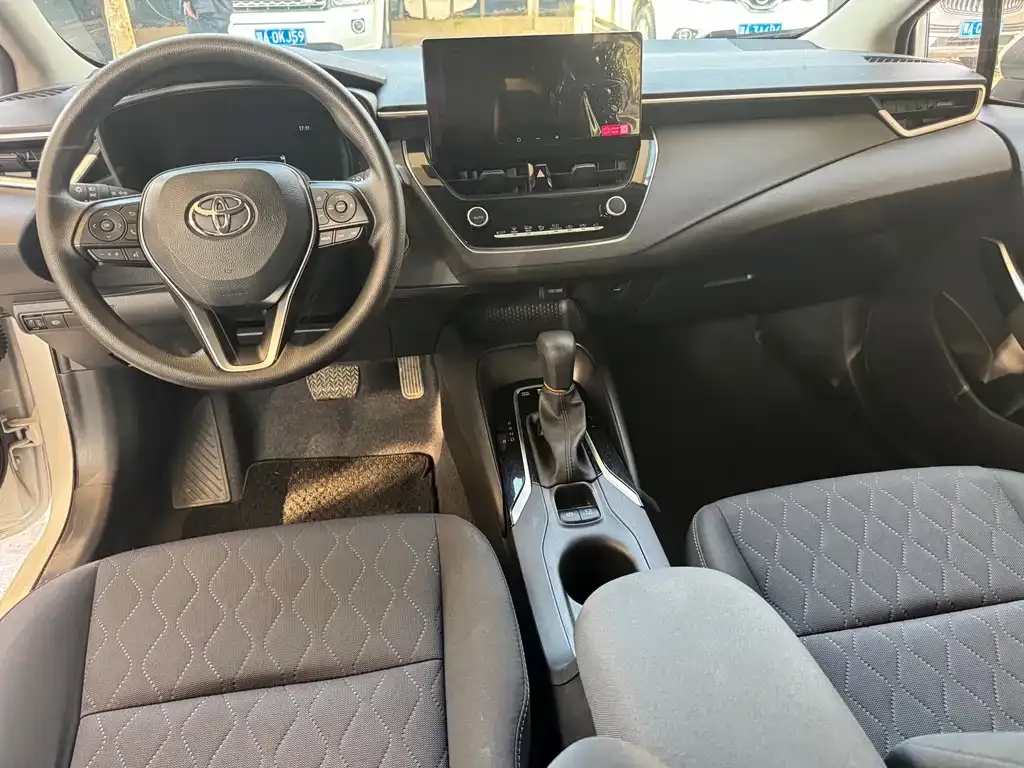 Toyota Corolla — фото 10
