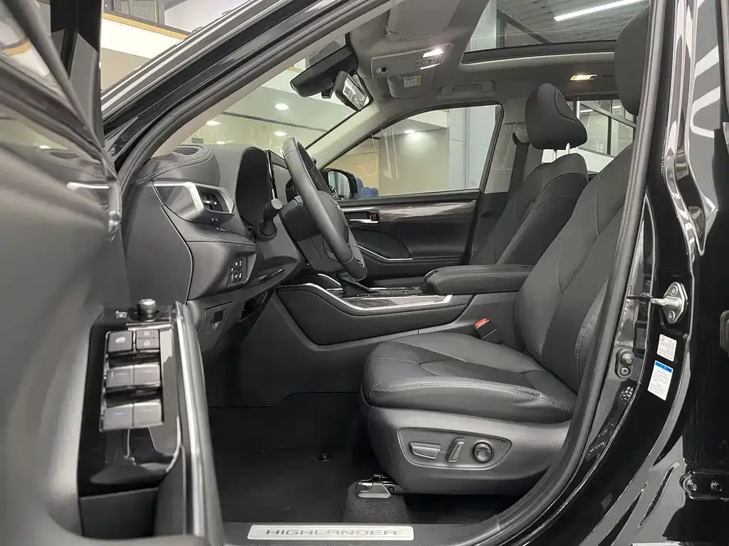 Toyota Highlander — фото 10