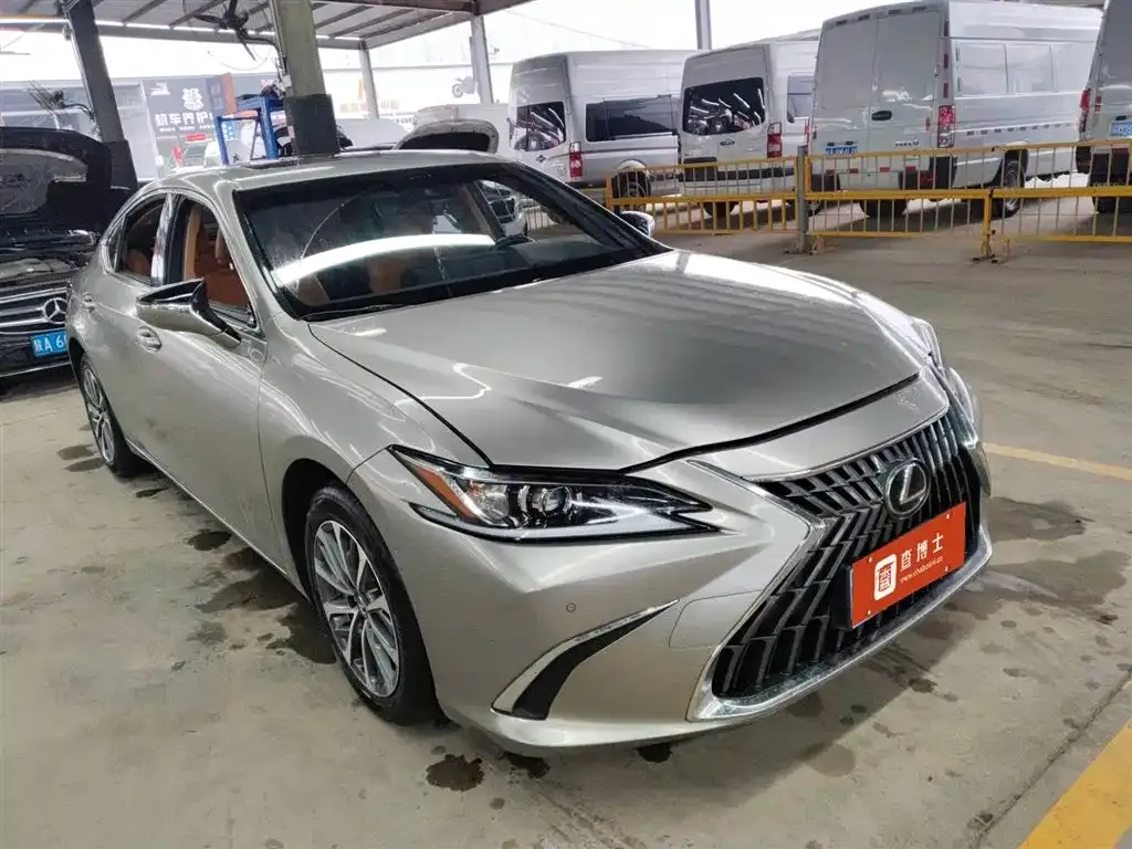 Lexus ES — фото 10