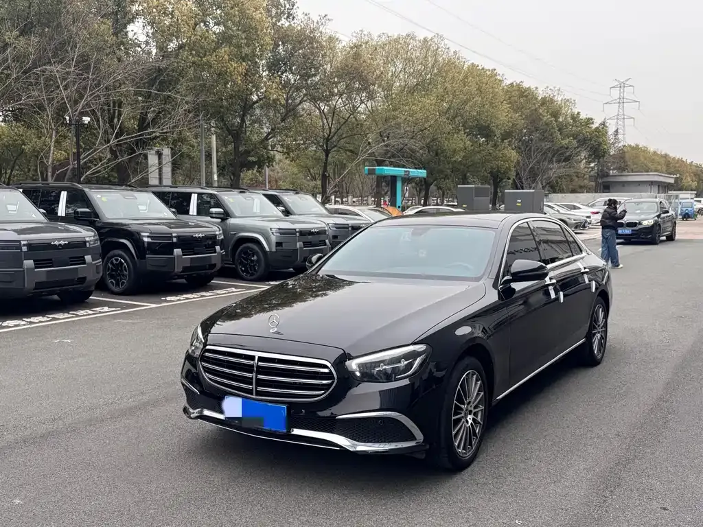 Mercedes-Benz E-Class — фото 1