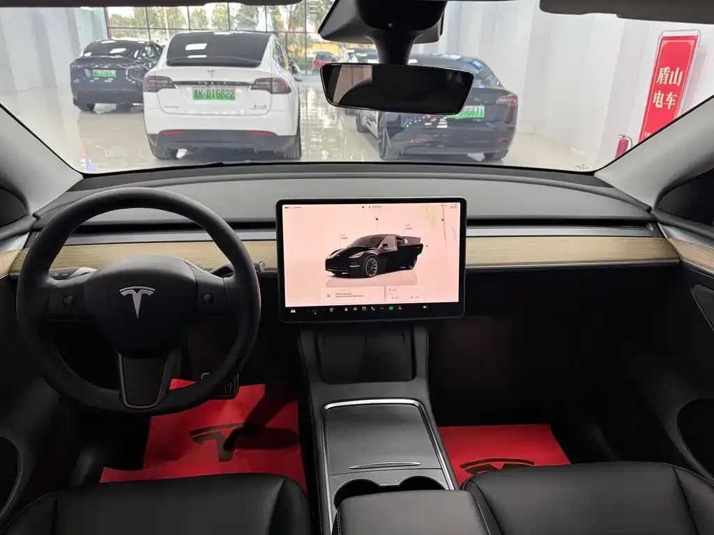 Tesla Model Y — фото 8