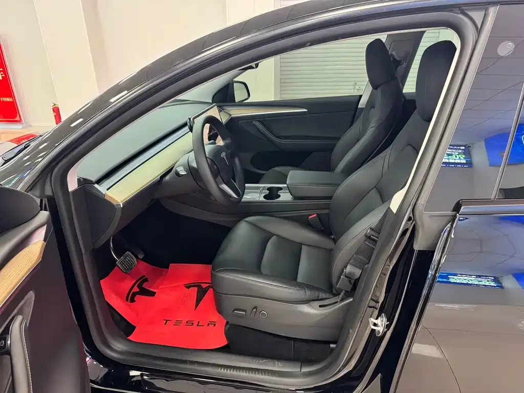 Tesla Model Y — фото 7