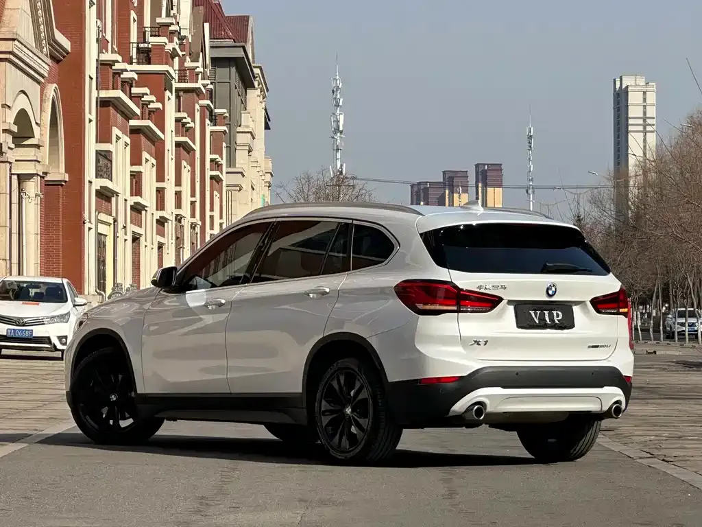 BMW X1 — фото 9
