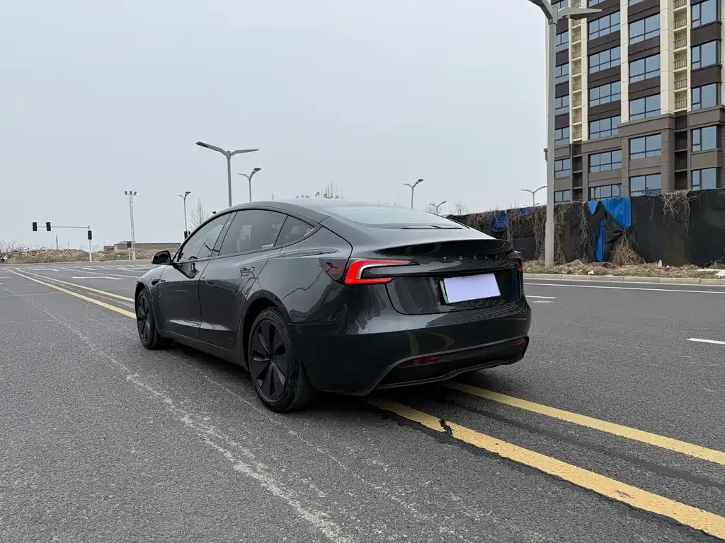Tesla Model 3 — фото 6