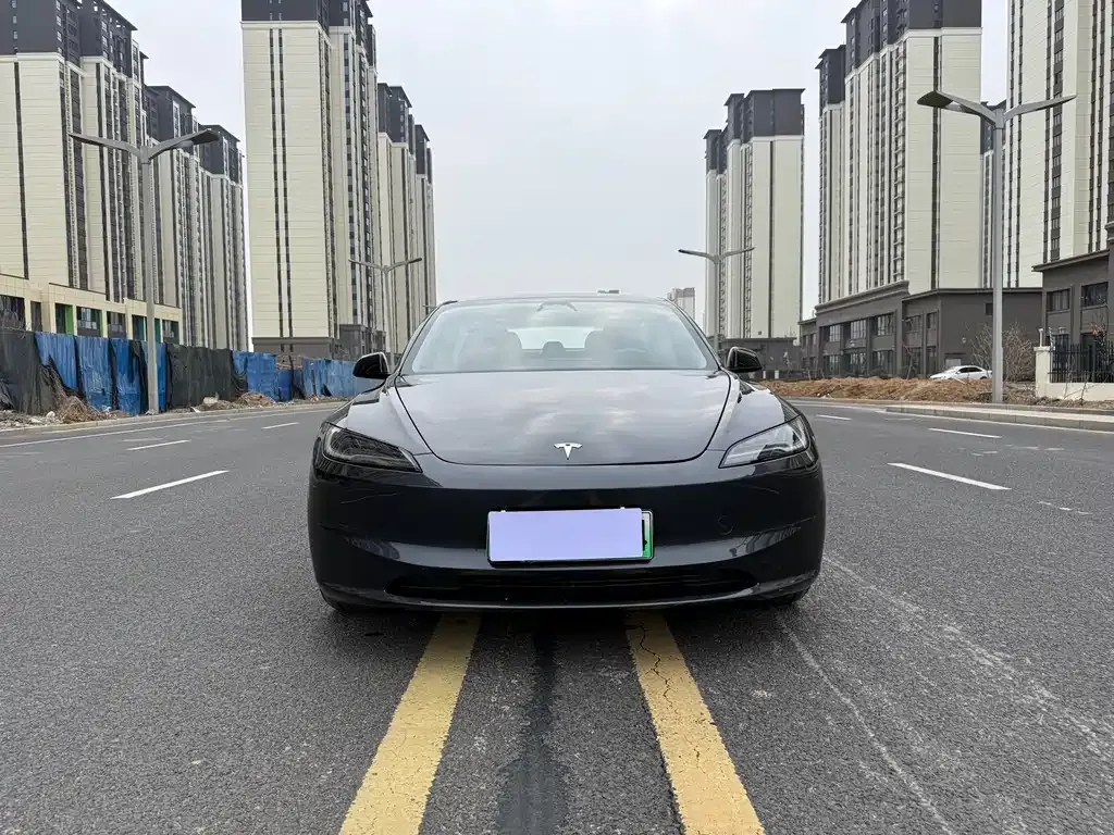 Tesla Model 3 — фото 7