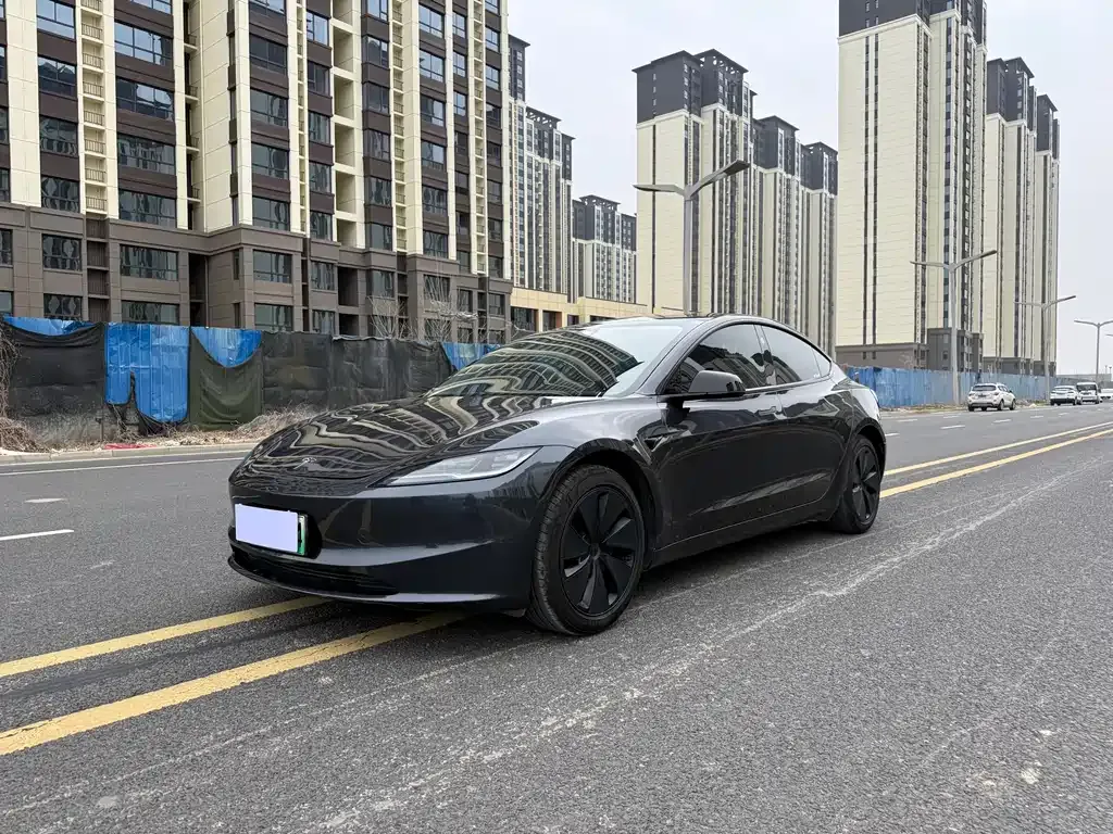 Tesla Model 3 — фото 10