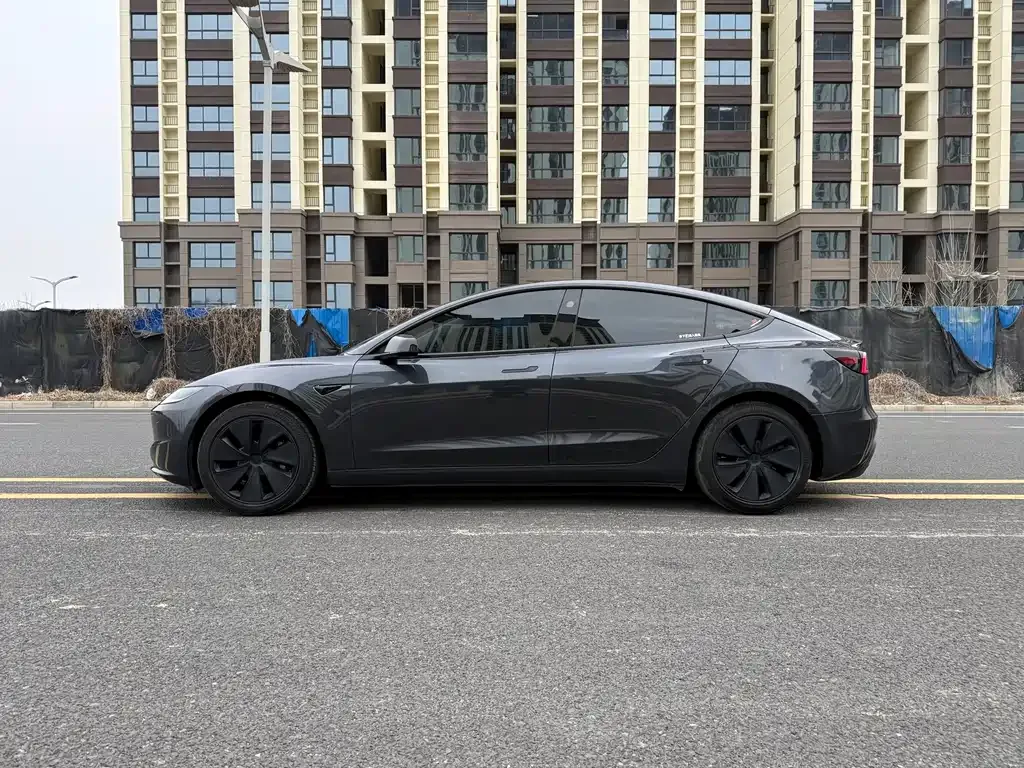 Tesla Model 3 — фото 9