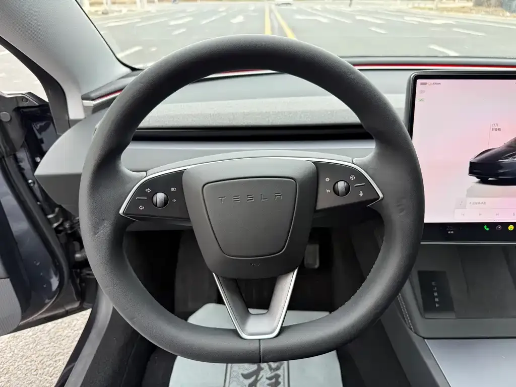 Tesla Model 3 — фото 3