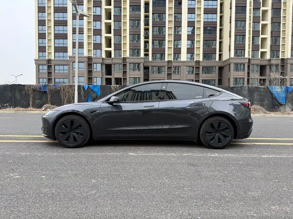Tesla Model 3 — фото 8