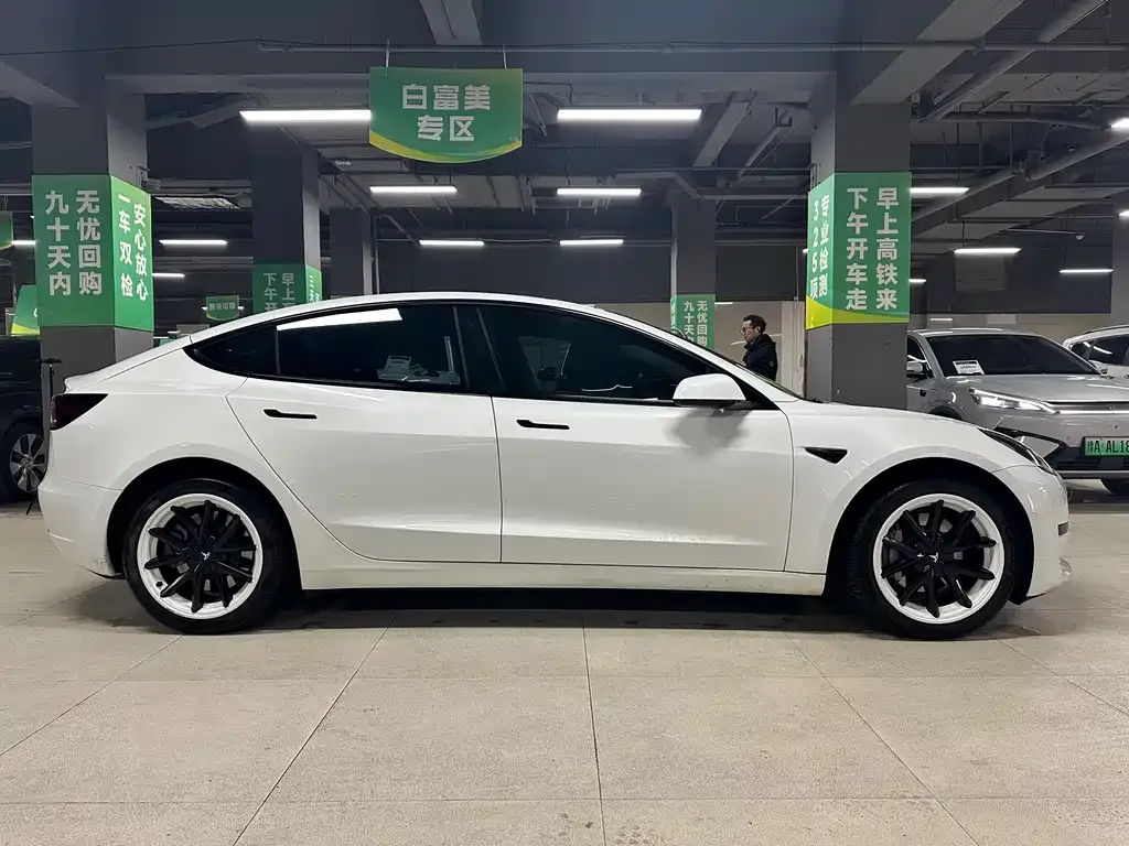 Tesla Model 3 — фото 6