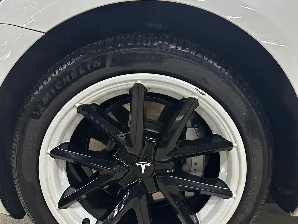 Tesla Model 3 — фото 7