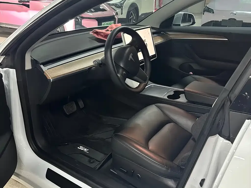 Tesla Model 3 — фото 4