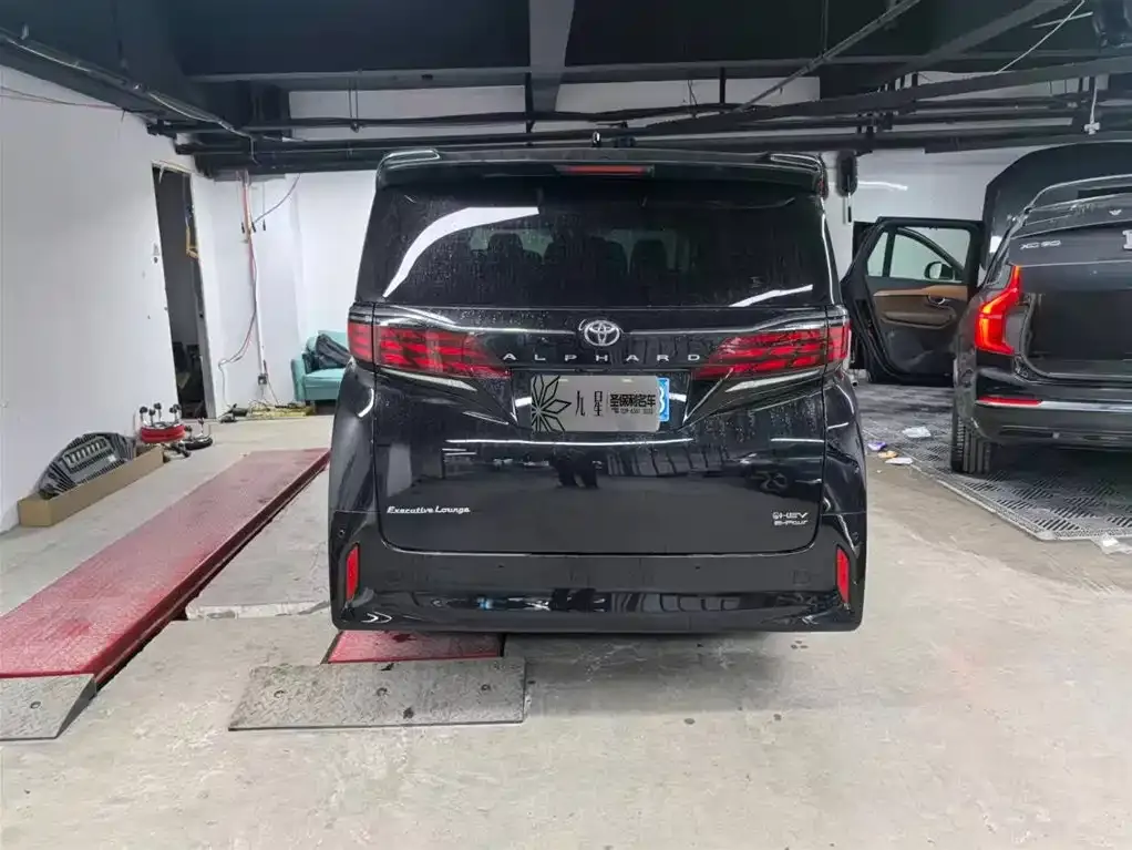 Toyota Alphard — фото 6