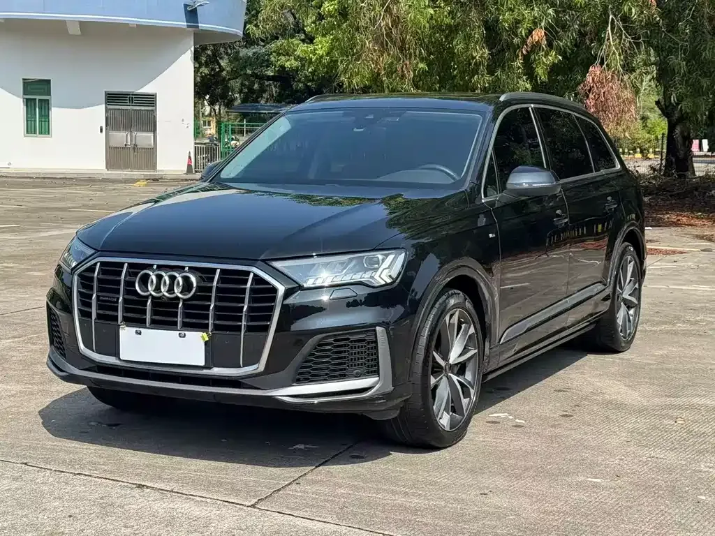 Audi Q7 2024 из CN, фото 1