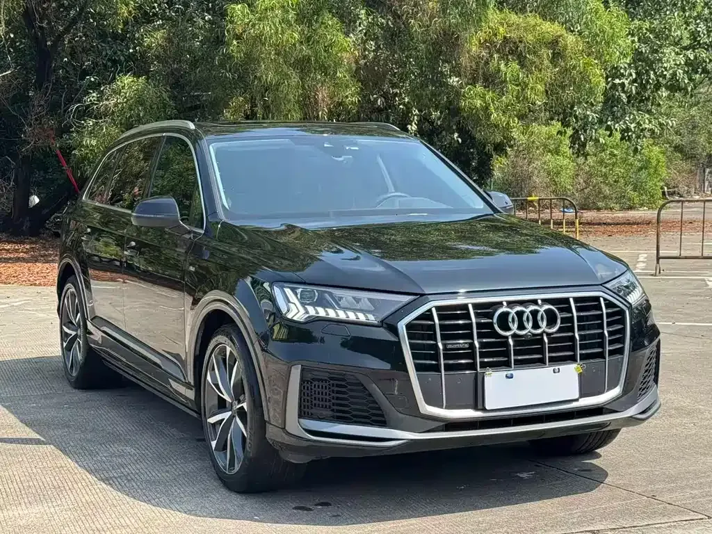 Audi Q7 2024 из CN, фото 2