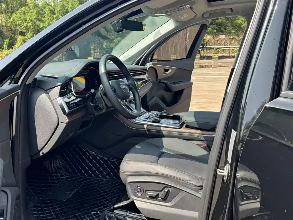 Audi Q7 2024 из CN, фото 8