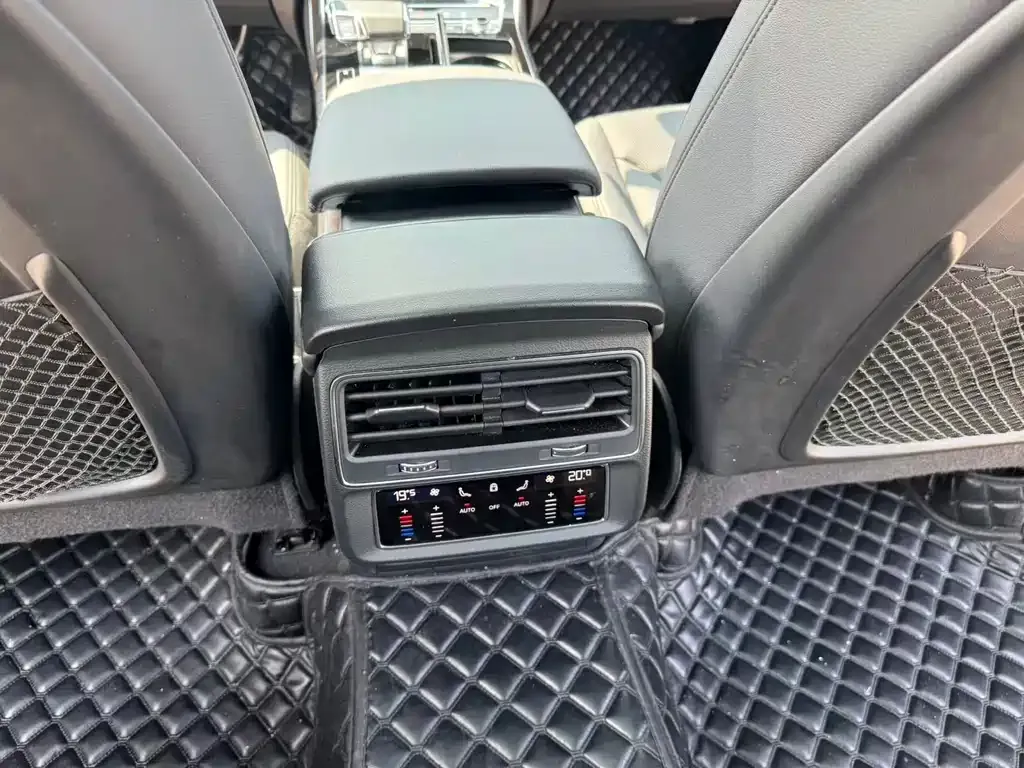Audi Q7 2024 из CN, фото 9