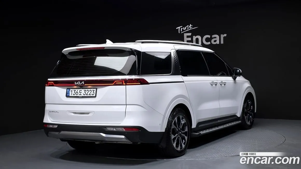 Kia Carnival — фото 10