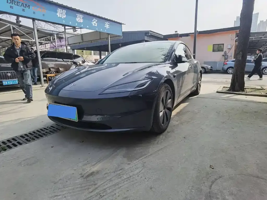 Tesla Model 3 — фото 1