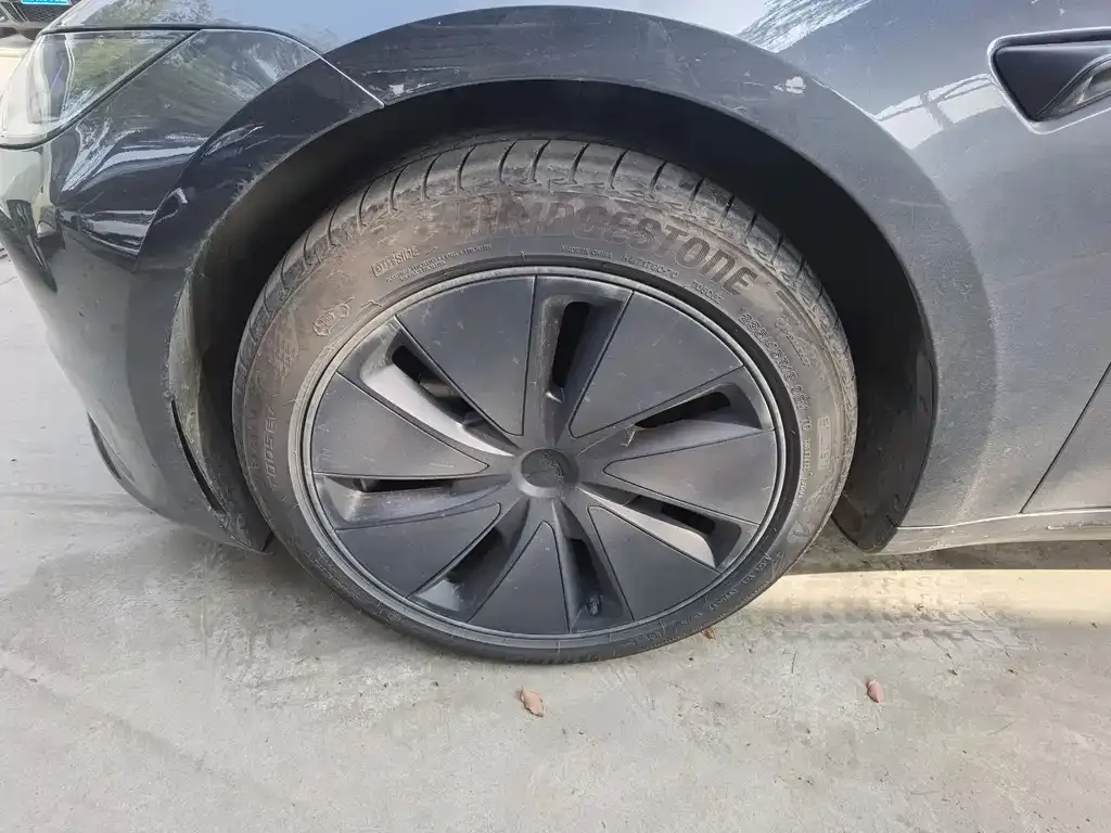 Tesla Model 3 — фото 6