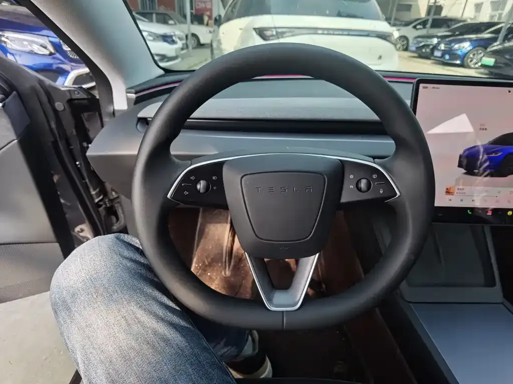 Tesla Model 3 — фото 10
