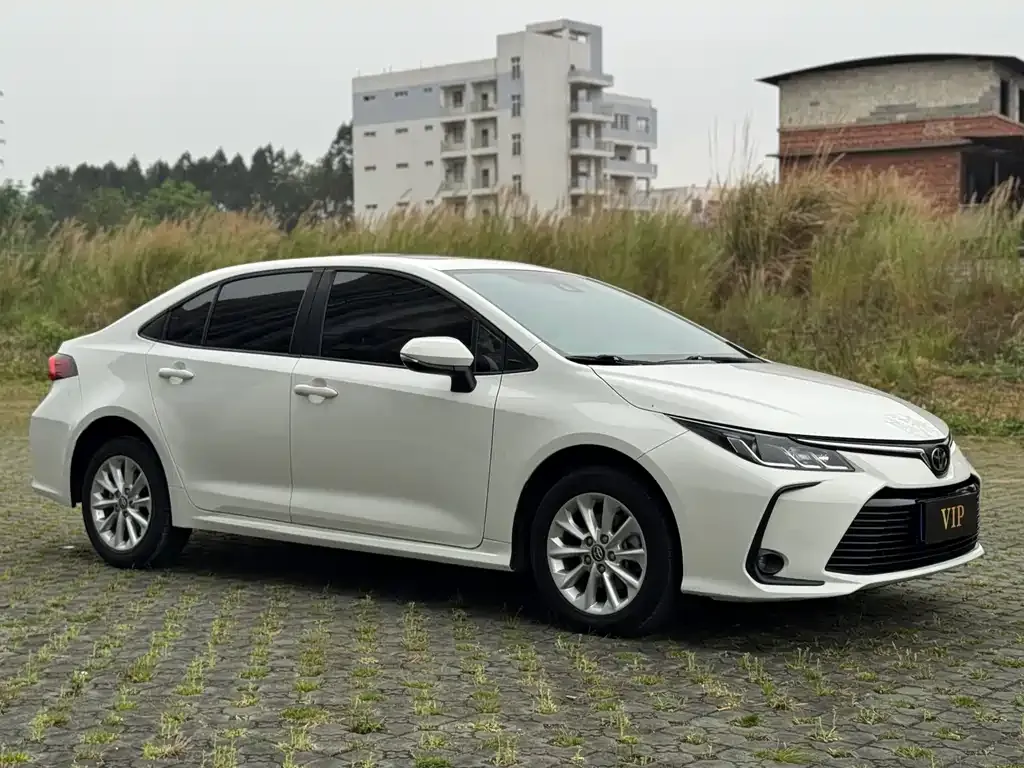 Toyota Corolla — фото 8