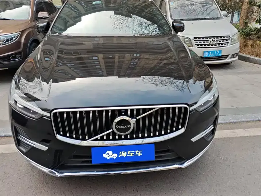 Volvo XC60 — фото 1