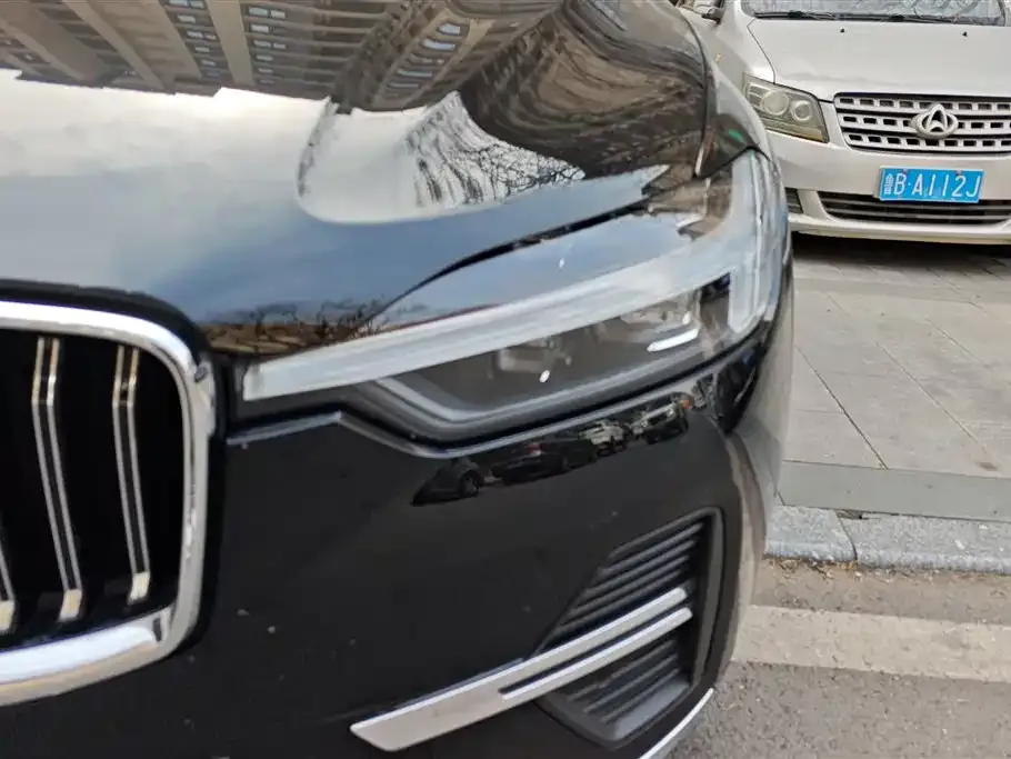 Volvo XC60 — фото 2