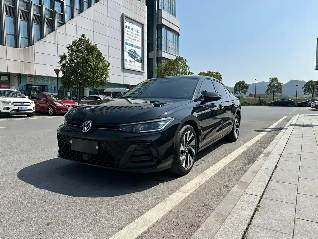 Volkswagen Passat 2024 из CN, фото 1